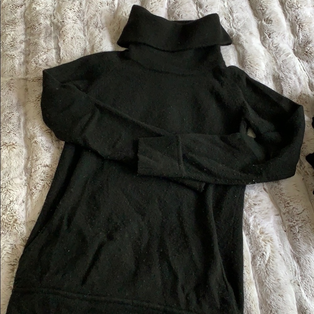 Theory black turtle neck sweater S/P